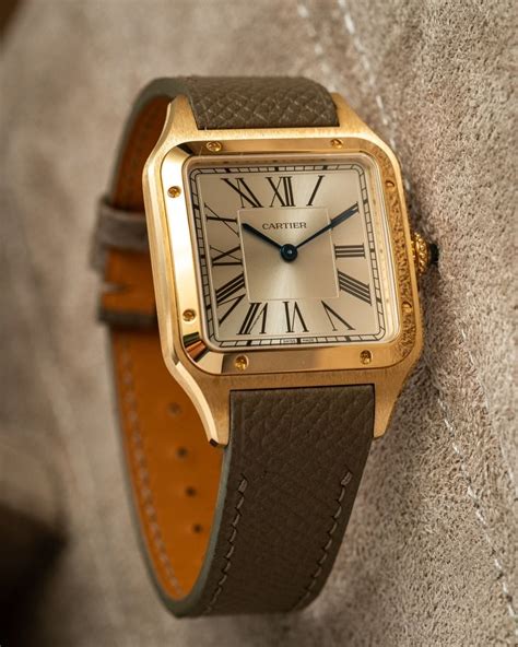 cartier santos la baladeuse|cartier santos dumont 2023.